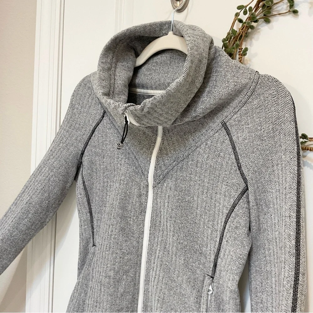 lululemon Be Present Jacket Heathered Herringbone Size 8, EUC